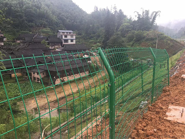 山東公園型鋼護(hù)欄